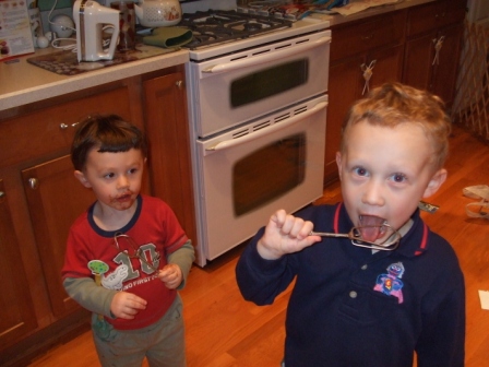 kids licking beaters